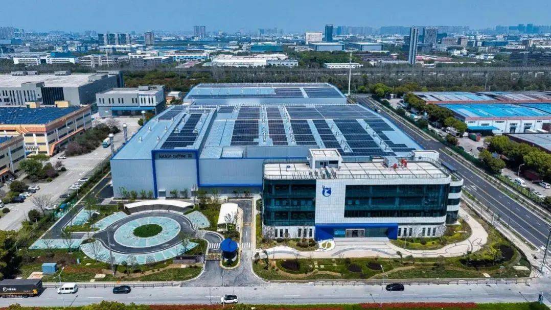 咖啡“三国杀”:瑞幸扩品、肯悦提速、星巴克焦虑,谁是最终赢家?